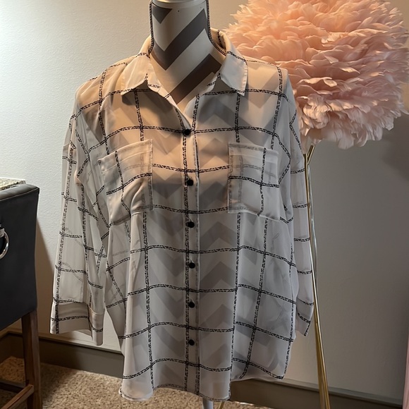 Express Top XE white with black checked design - Picture 2 of 4